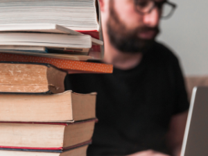 Haz la revisión bibliográfica del TFG con nuestra ayuda