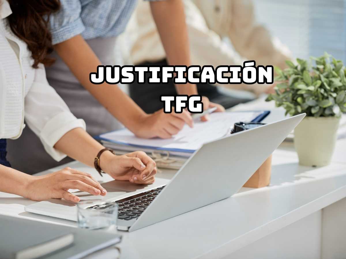 Un TFG destacando la sección de justificación con notas y resaltados