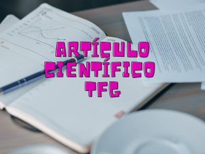 Cuaderno y taza de café en una mesa con el texto 'Artículo Científico TFG'.