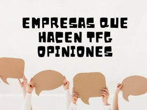 Manos levantando carteles con globos de diálogo, representando diferentes opiniones sobre empresas que realizan TFG.