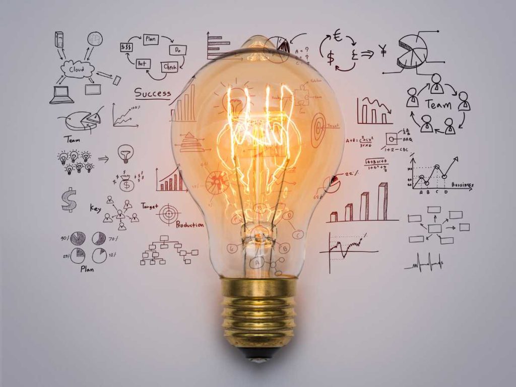 Bombilla iluminando ideas para el proyecto TFG