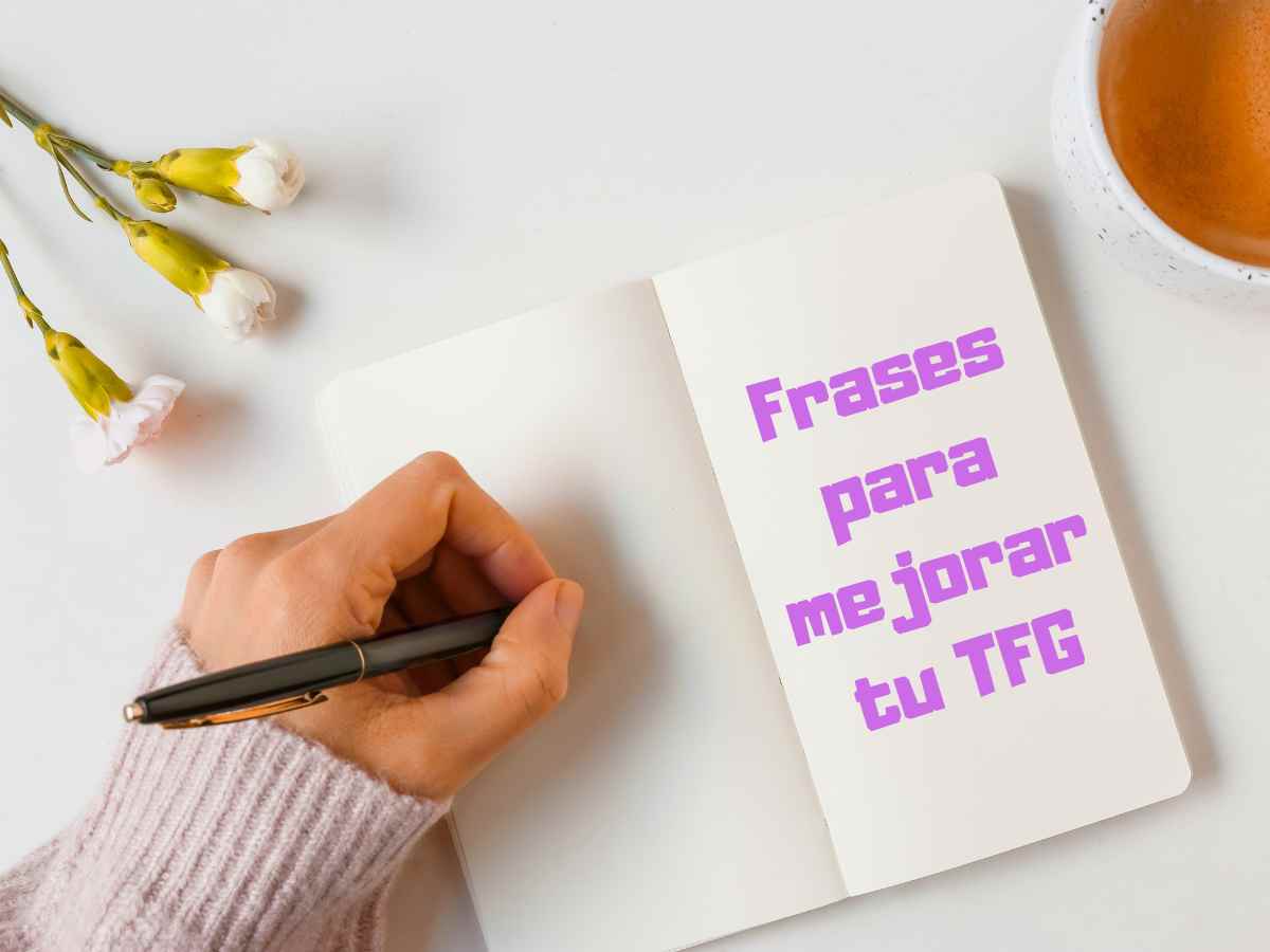 Mano escribiendo en libreta con la frase 'Frases para mejorar tu TFG'.
