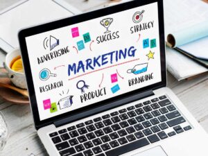 Ordenador preparado para realizar el TFG de Marketing