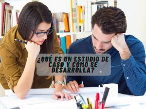 Chico y chica investigando cómo llevar a cabo un estudio de caso