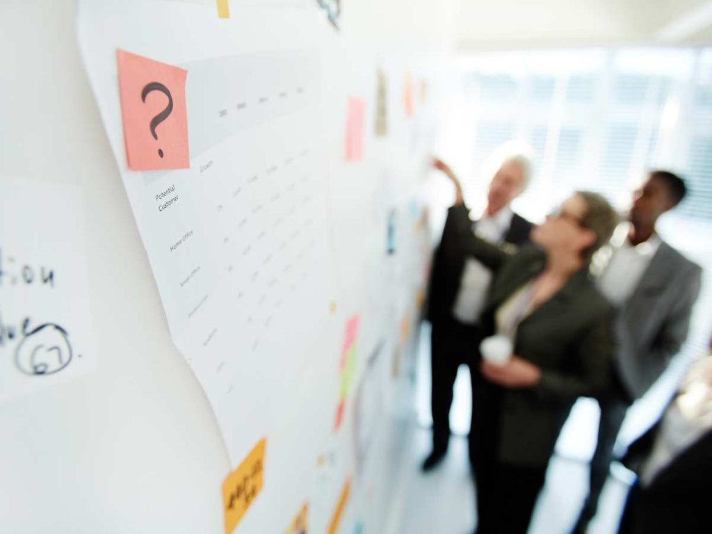 Conclusión de TFG escrita a mano, enfoque en reflexión final sobre la investigación académica.